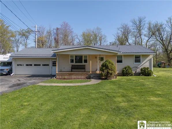 10 4th St, Forestville, NY 14062
