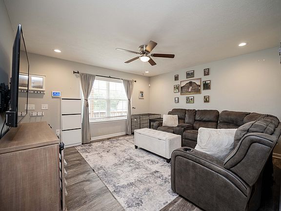 5th image of 111 Matthews Dr