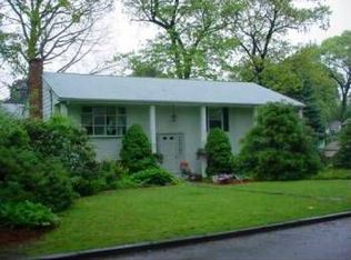 29 Irondale St, Warwick, RI 02886