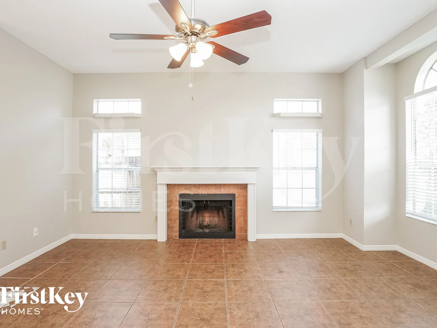 3 bed, 2.0 bath, 1323 sqft, $2,305 — Photo 2