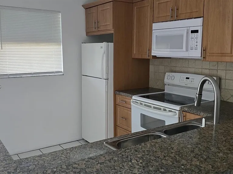 7400 NW 85th Ct #207 — Photo 3