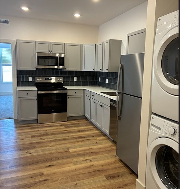 1st image of 723 Mount Vernon Ave #204