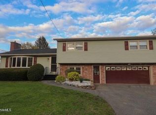 82 Oak Hill Rd, Pittsfield, MA 01201