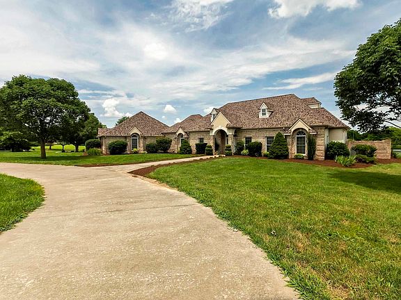 3rd image of 3700 Ariel Dr