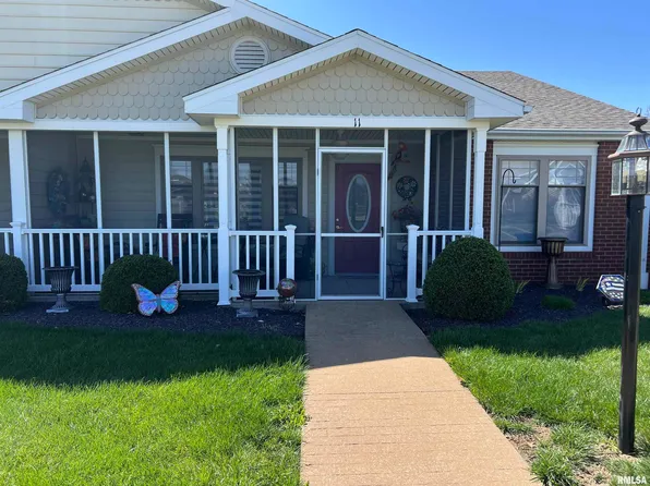 1308 Eleven Meadowlark Ln #A, Macomb, IL 61455