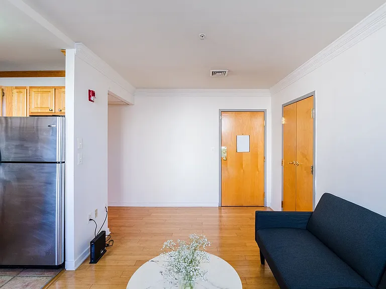 1939 Chestnut St #3B — Photo 4