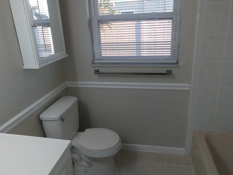Another view of the guest bath.