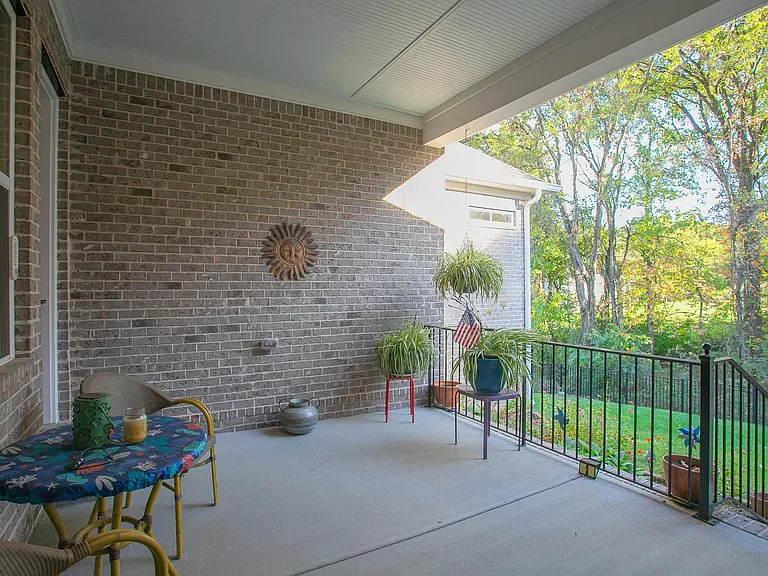 605 Quiet Cir — Photo 25