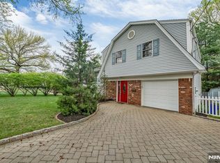 364 Knickerbocker Rd, Cresskill, NJ 07626