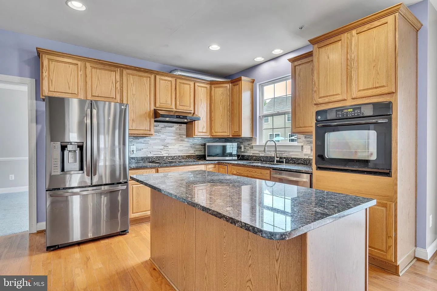 5 bed, 3582 sqft, $3,600 — Photo 2