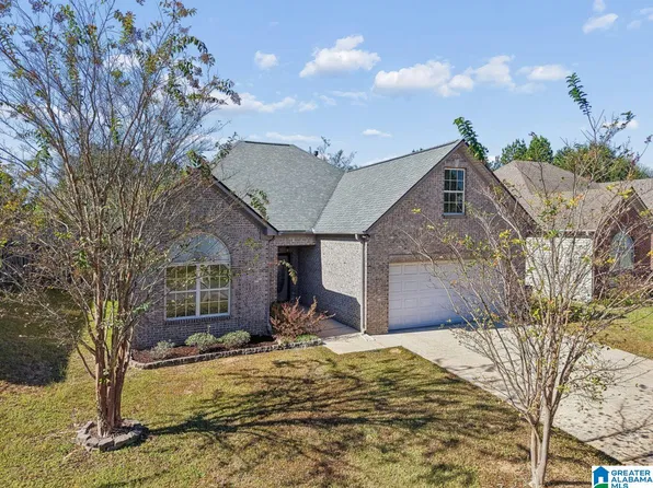 688 Waterford Ln, Calera, AL 35040