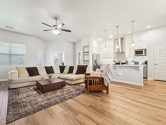3rd image of 12916 Firerock Cir