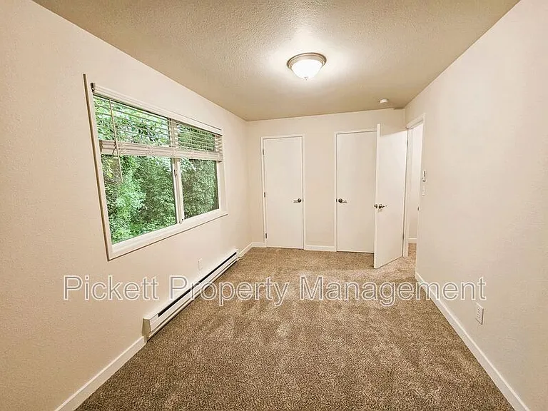 354 NW Edvard St #G — Photo 15