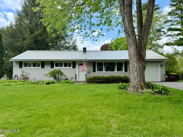 9 Reservoir Drive, Queensbury, NY 12804