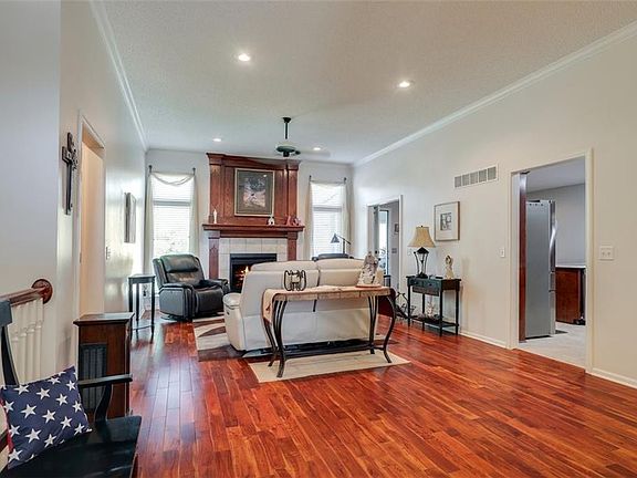 4th image of 3228 S Cardinal Ct