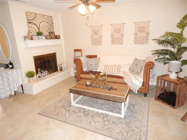 429 Sunset Dr APT 7, Dickinson, TX 77539