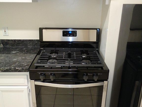 4th image of 2020 Franklin St APT 12