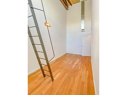 Rented by MySpaceNYC | media 25