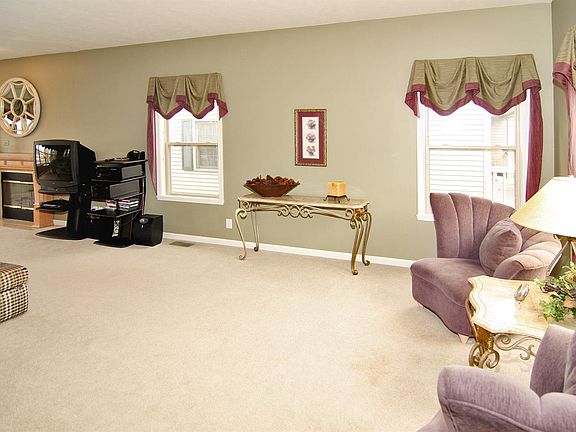 3rd image of 7976 Branch Creek Way