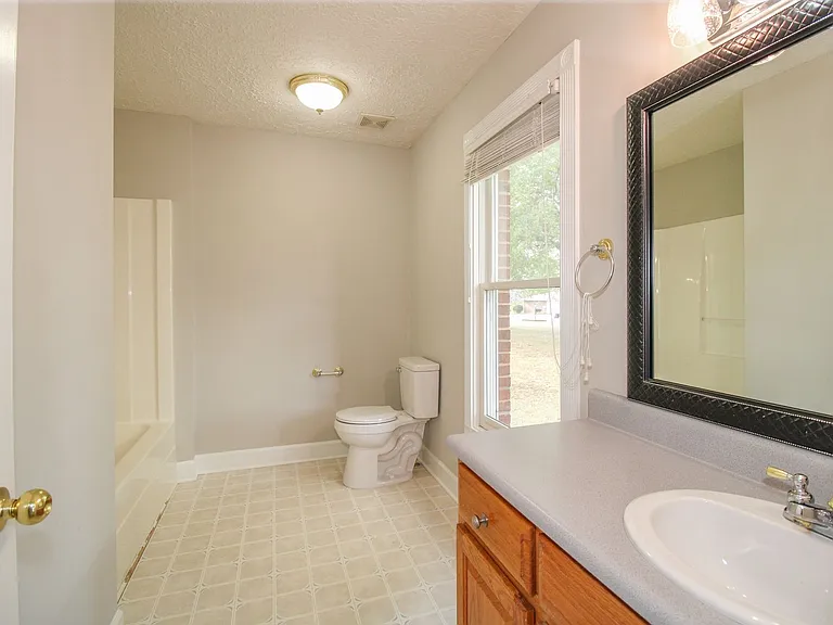 17524 Martin Dr — Photo 30