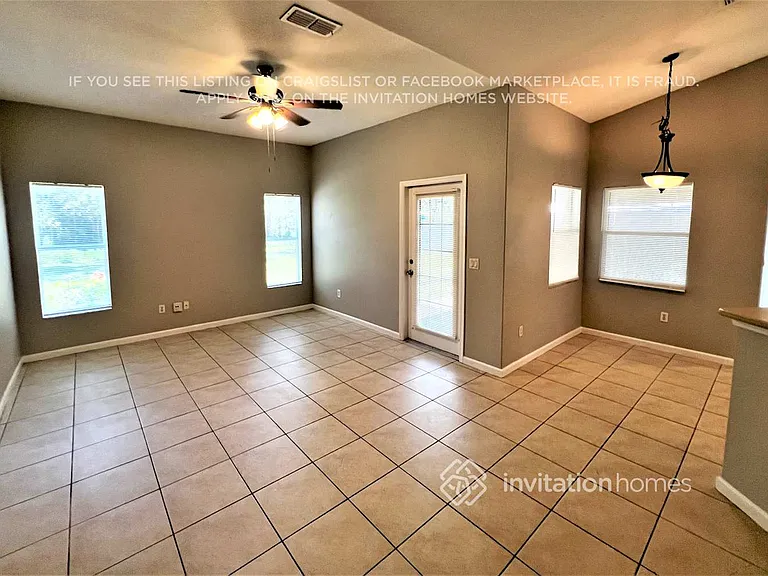 668 SE Damask Ave — Photo 7