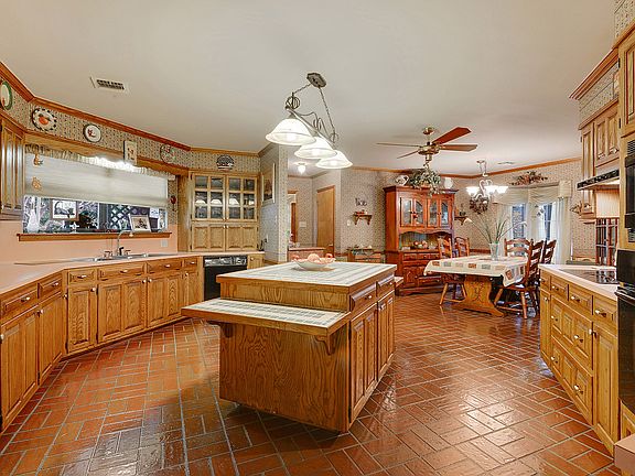 3rd image of 5580 Deanne Marie Dr