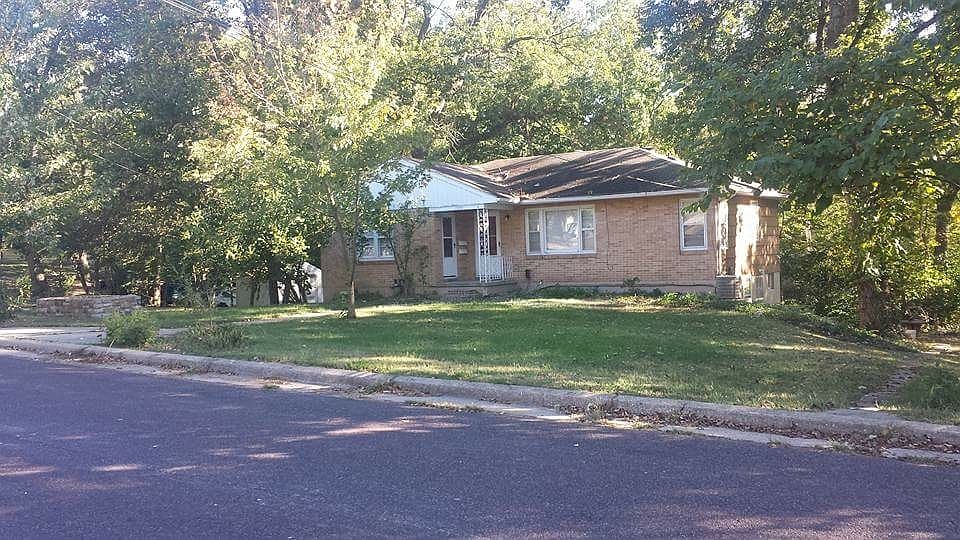2nd image of 1722 Cliff Dr #A