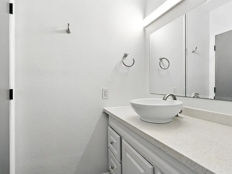10033 N Lombard St — Photo 21