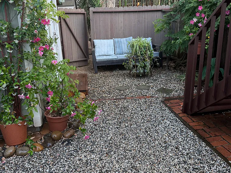 Spring Ave — Photo 20