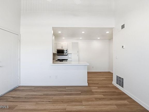 3rd image of 623 W Guadalupe Road #215