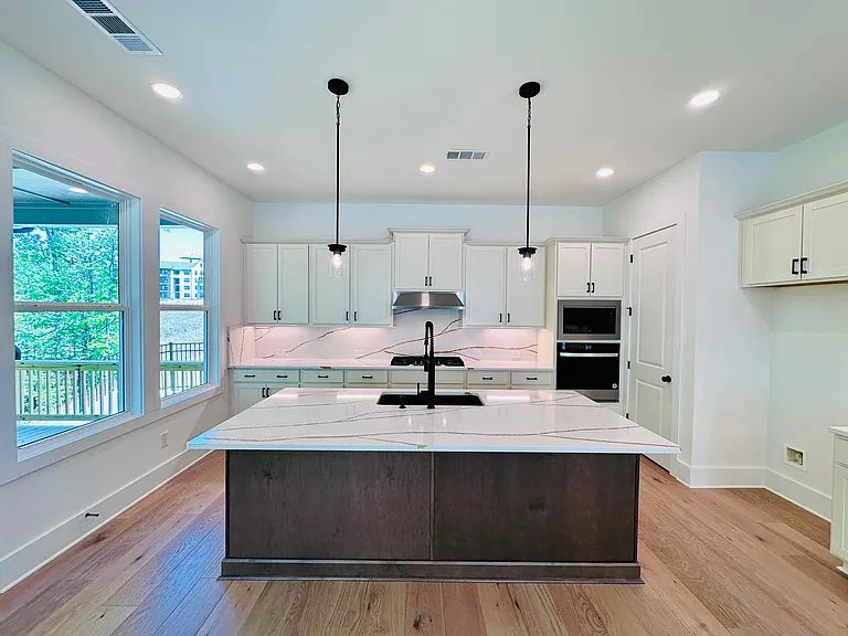 1225 Westshore Dr — Photo 8