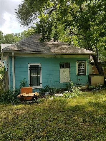 2nd image of 3838 Thompson Ave