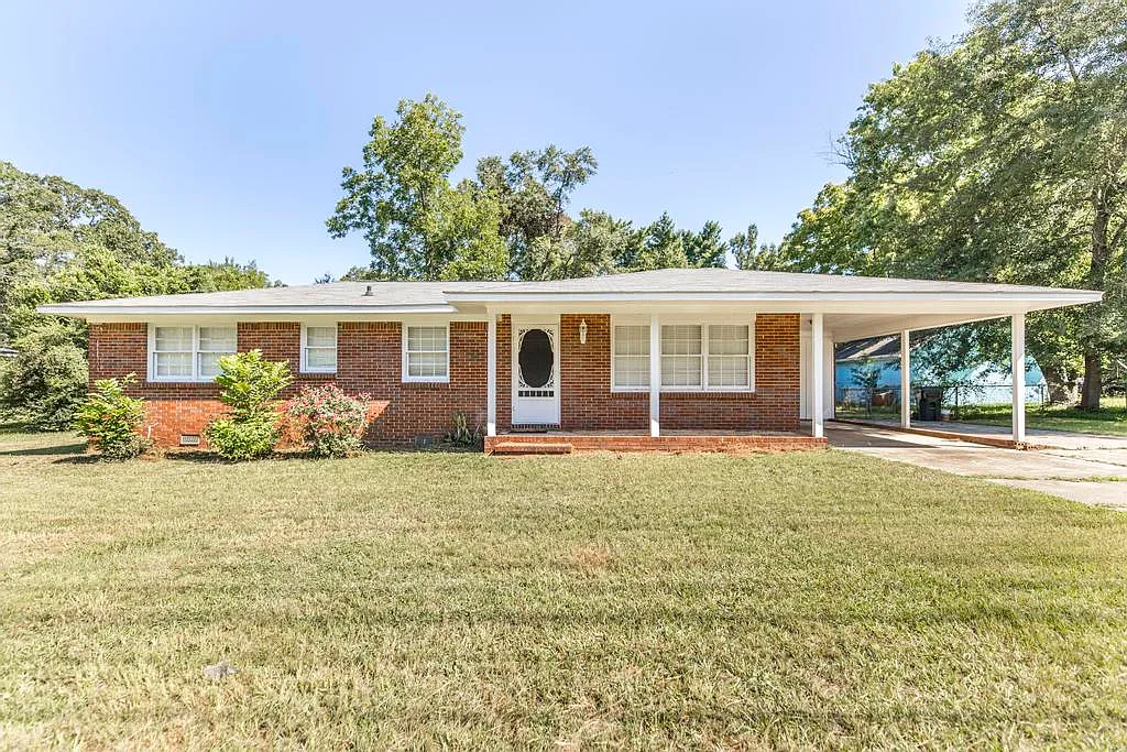 410 Thomson Rd — Photo 1