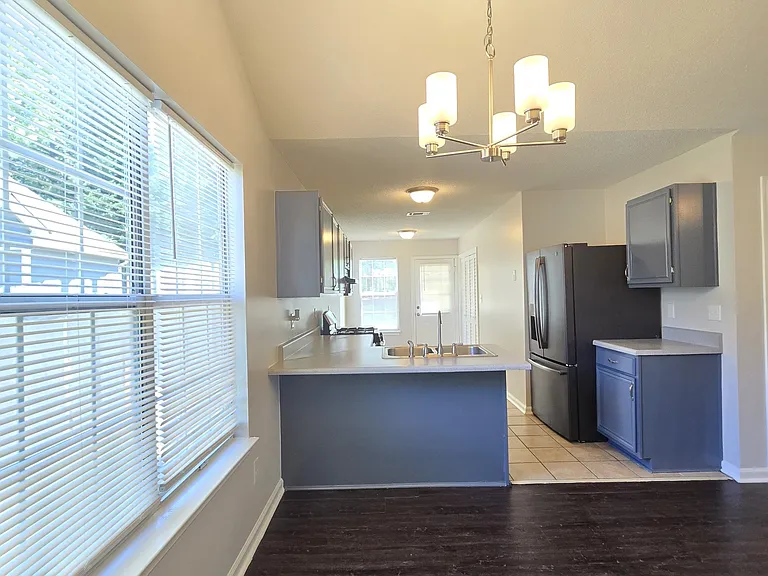 1504 Cain Ct N — Photo 7