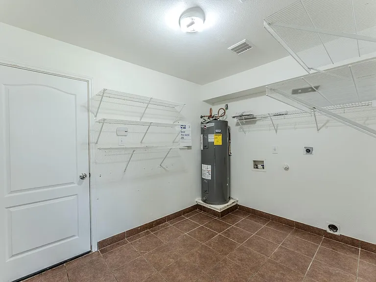 1339 Diamond Blf — Photo 20