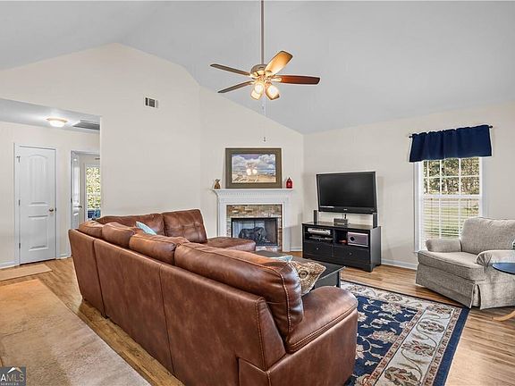 3rd image of 100 Kingsley Dr S