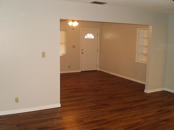 3rd image of 5839 Lake Grove Dr