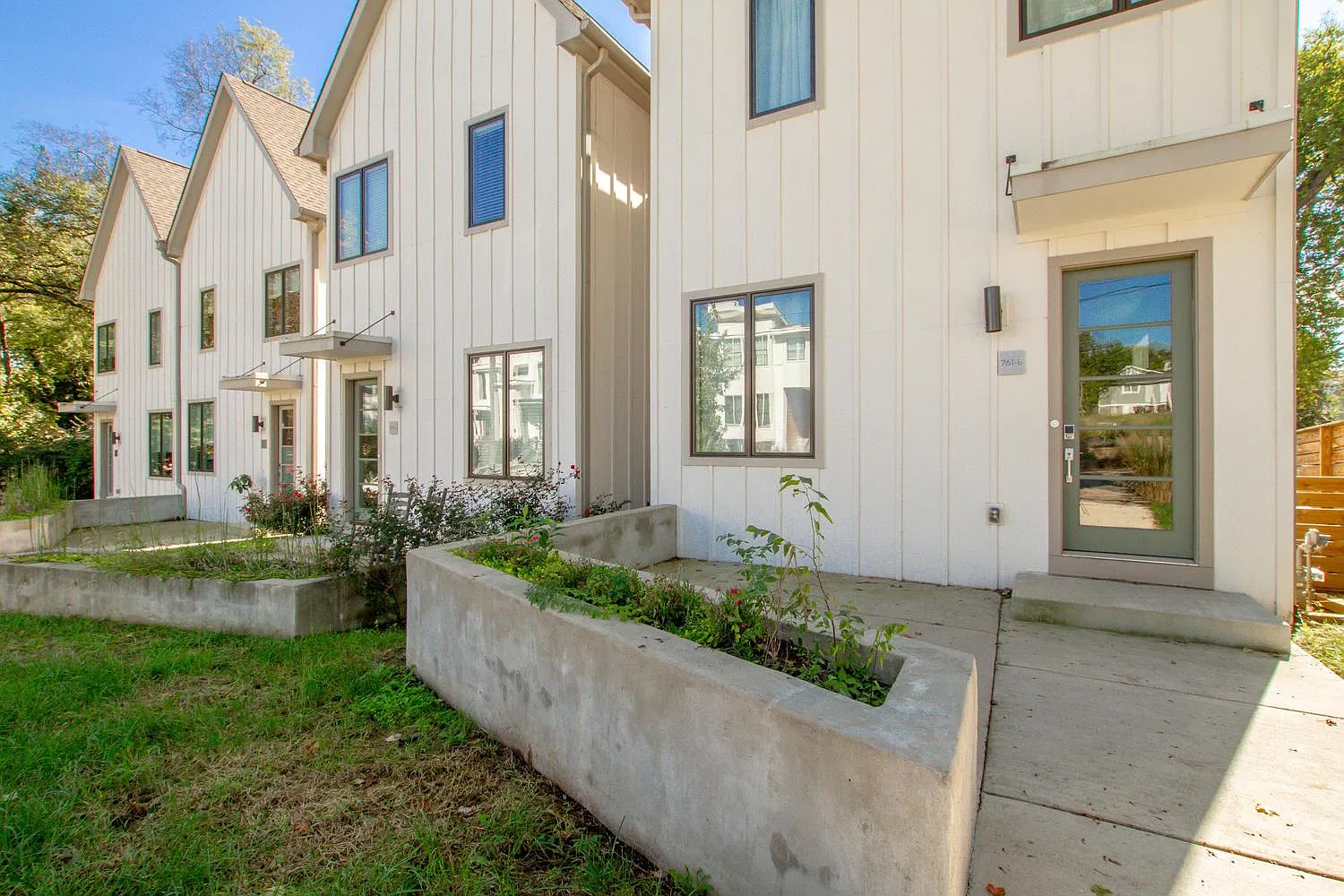 761 Alloway St — Photo 3
