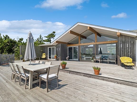 2nd image of 323 Marine Blvd