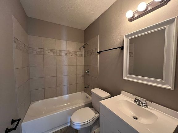 3rd image of 3102 Knightway Rd