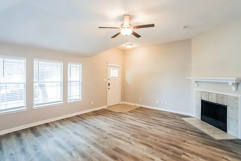 3 bed, 2.0 bath, 1669 sqft, $2,250 — Photo 3