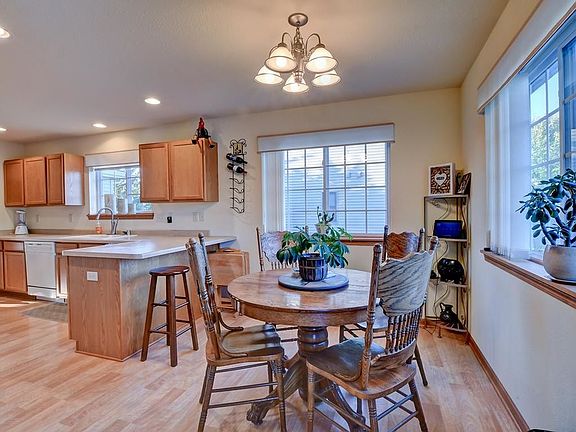 3rd image of 1225 Lily Ave