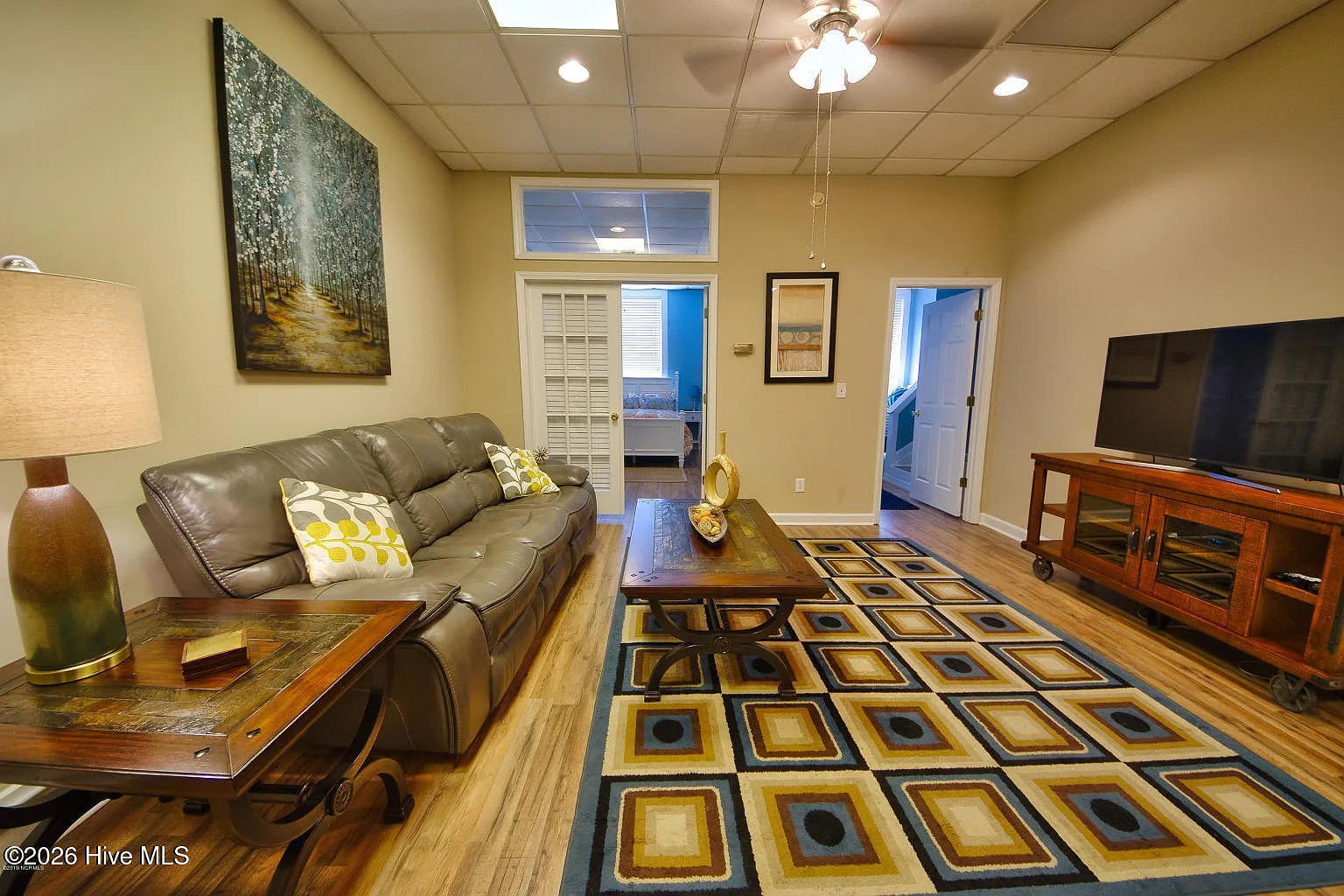 2 bed, 2.0 bath, 900 sqft, $2,200 — Photo 2