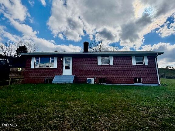 2nd image of 526 Blue Hollow Rd