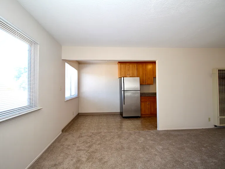 22834 Myrtle St #4 — Photo 7