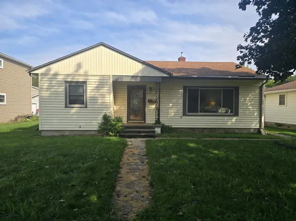 606 Center Ave, Decorah, IA 52101