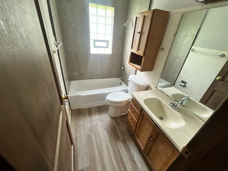1512 Wallace Ave — Photo 6