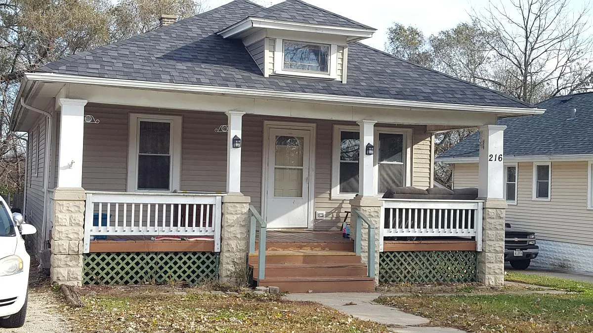 216 Illinois St photo 1