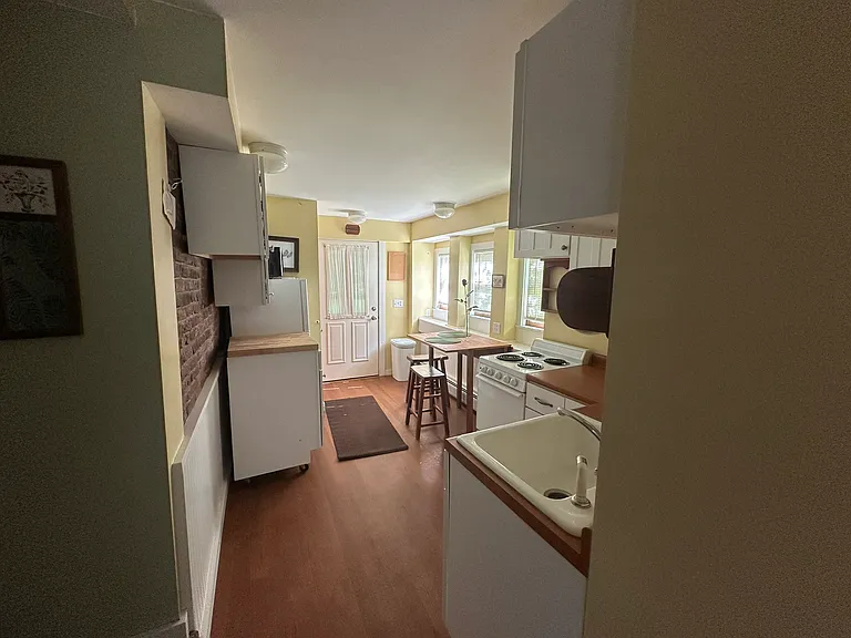 560B S East St — Photo 8