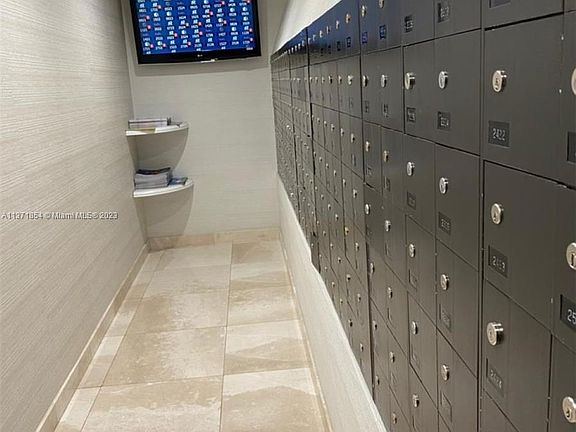5th image of 20355 NE 34th Ct APT 322